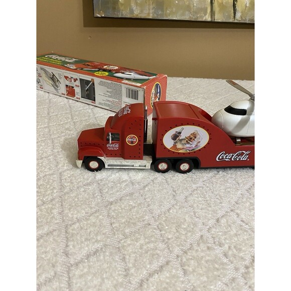 Coca Cola 2000 Holiday Helicopter Carrier/ 1962 Replica Helicopter  Box Included - Picture 14 of 16